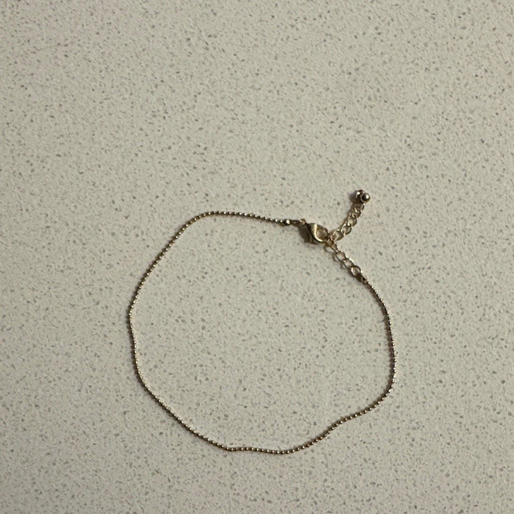 Elegant Gold Chain Bracelet